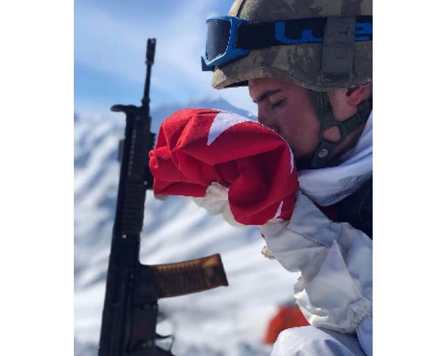 Akşehir Müzik, asker eğlencelerinizi unutulmaz kılmak için profesyonel organizasyon hizmetleri sunan öncü bir firmadır. Geniş müzik repertuarı ve deneyimli